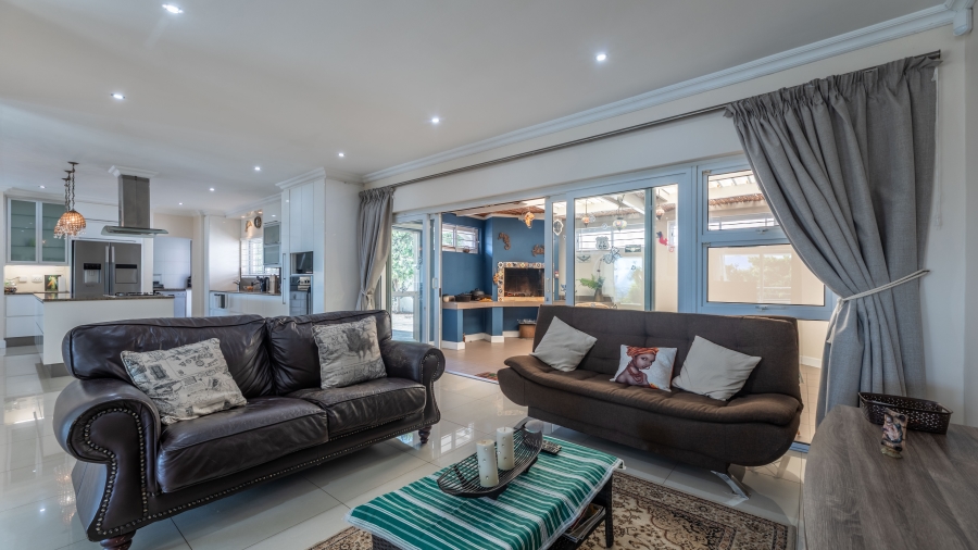 5 Bedroom Property for Sale in Plattekloof 2 Western Cape